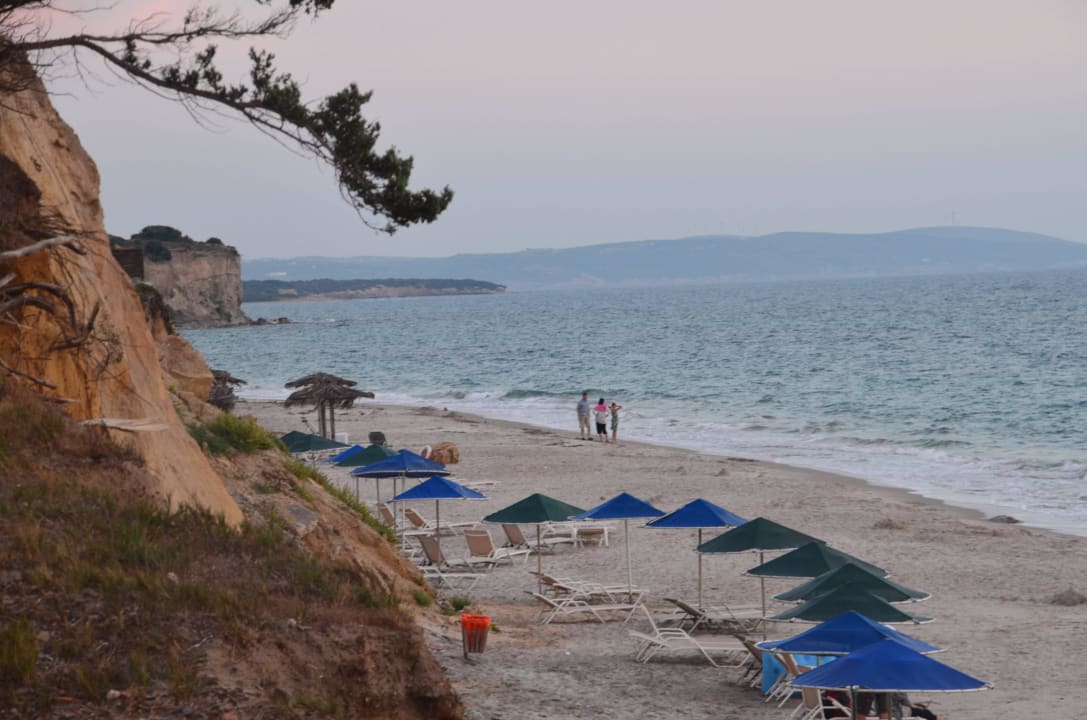 Kleiner Strand mit schönem Sand Hotel Kouros Palace