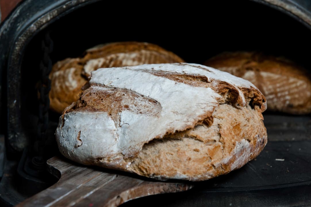 Selbstgebackenes Steinofenbrot Landidyll Weinhotel Klostermühle