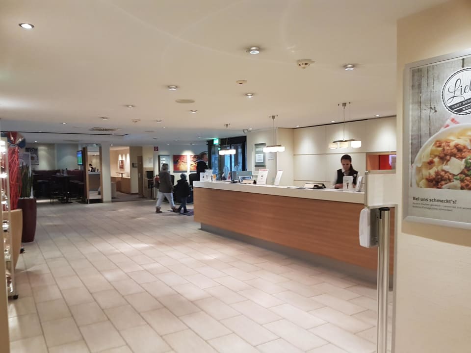 Rezeption  H+ Hotel Bochum