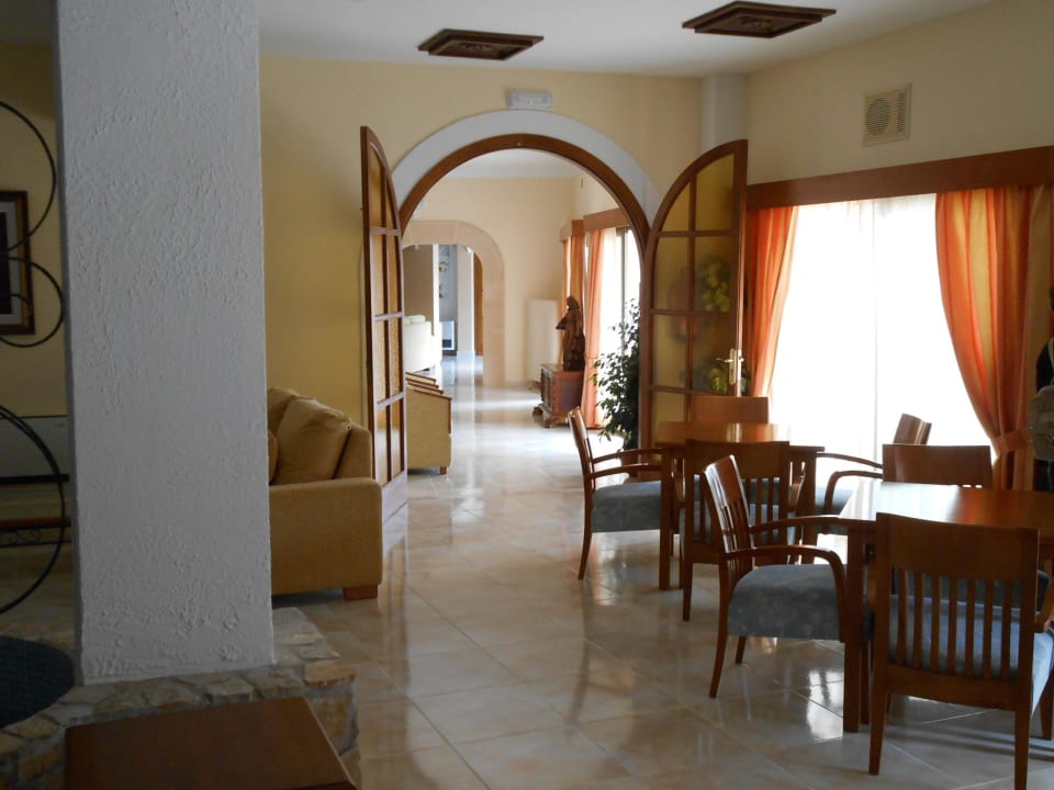 Aufenthaltsraum neben der Bar Hotel Cala Gat