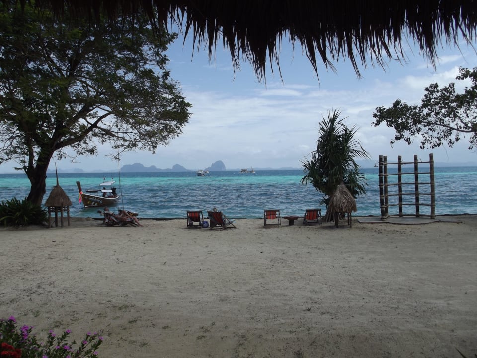 Hotelstrand mit Dusche Hotel Thapwarin Resort