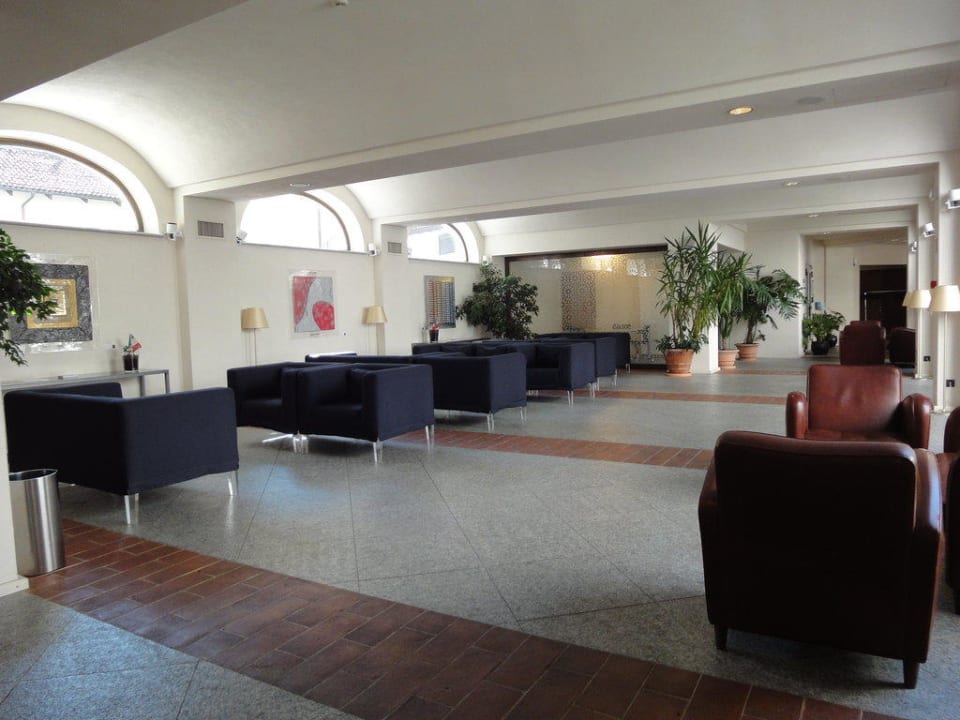 Aufenthaltsmöglichkeit neben der Lobby NH Collection Torino Santo Stefano