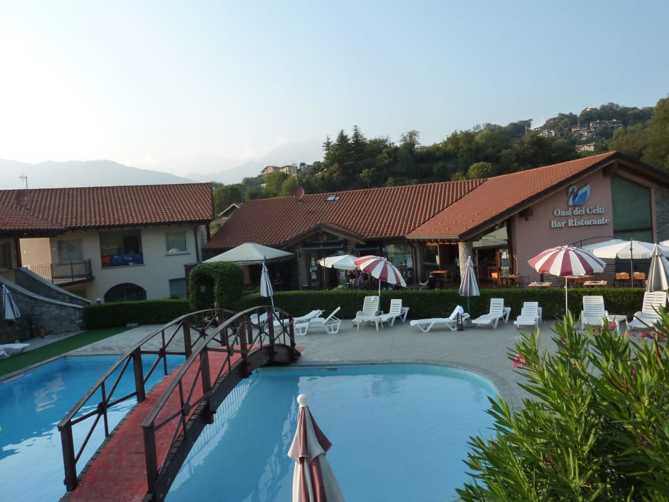 Abends am Pool Hotel Residence Oasi dei Celti