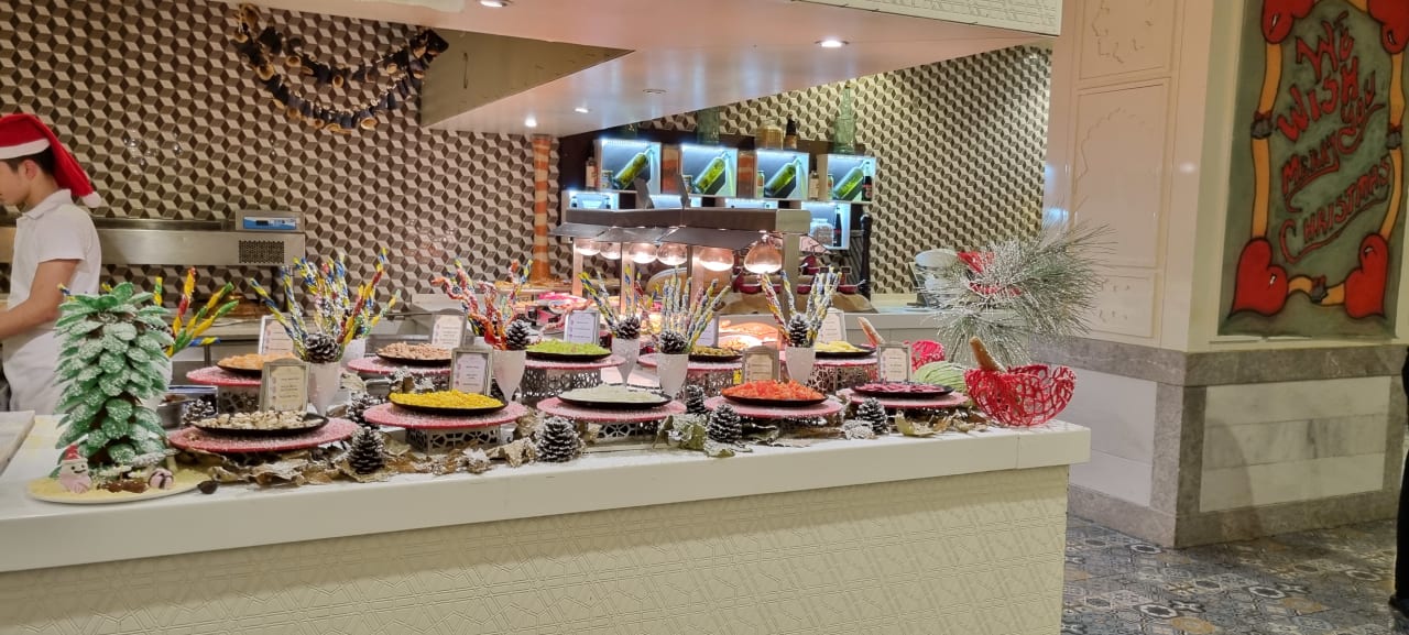 Gastro Royal Taj Mahal Hotel