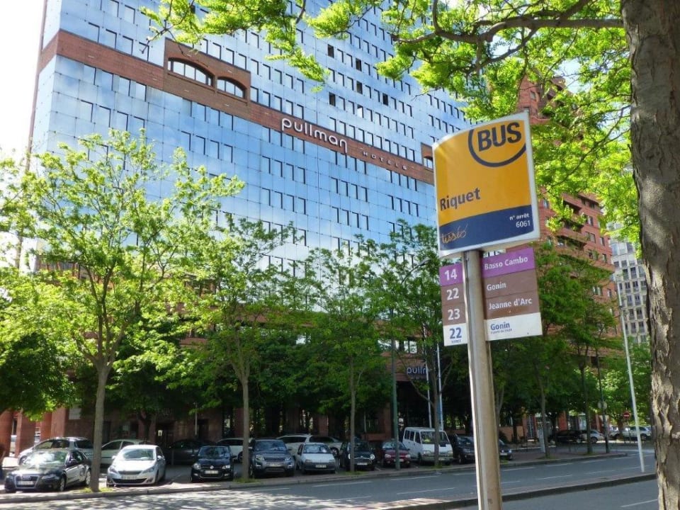 Busstation vor dem Hotel Hotel Pullman Toulouse Centre