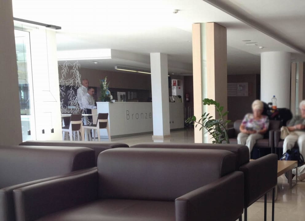 Eigengasbereich und Rezeption alltoura Club Hotel Akeah Broncemar