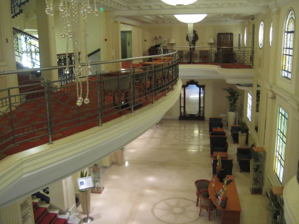 Die Eingangshalle vom Hotel Mövenpick Hotel Budapest Centre