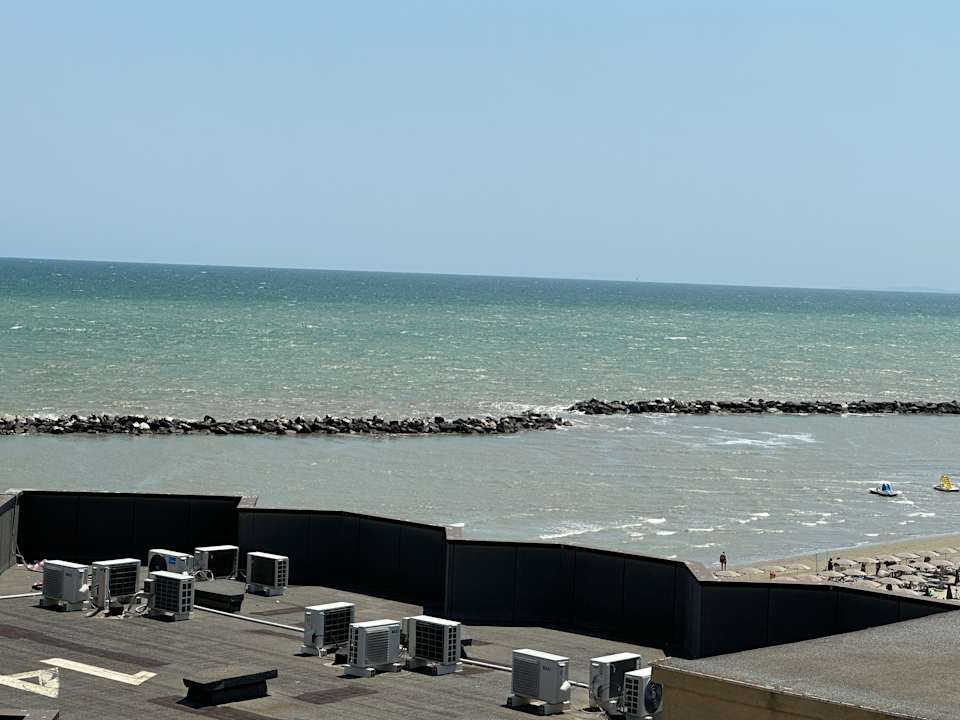 Strand Club Hotel Bikini & Tropicana