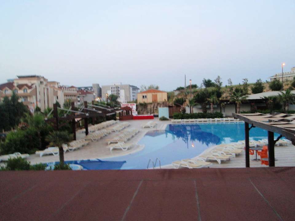 Pool vor dem Restaurant vom Zimmer aus Hotel Sultan of Side