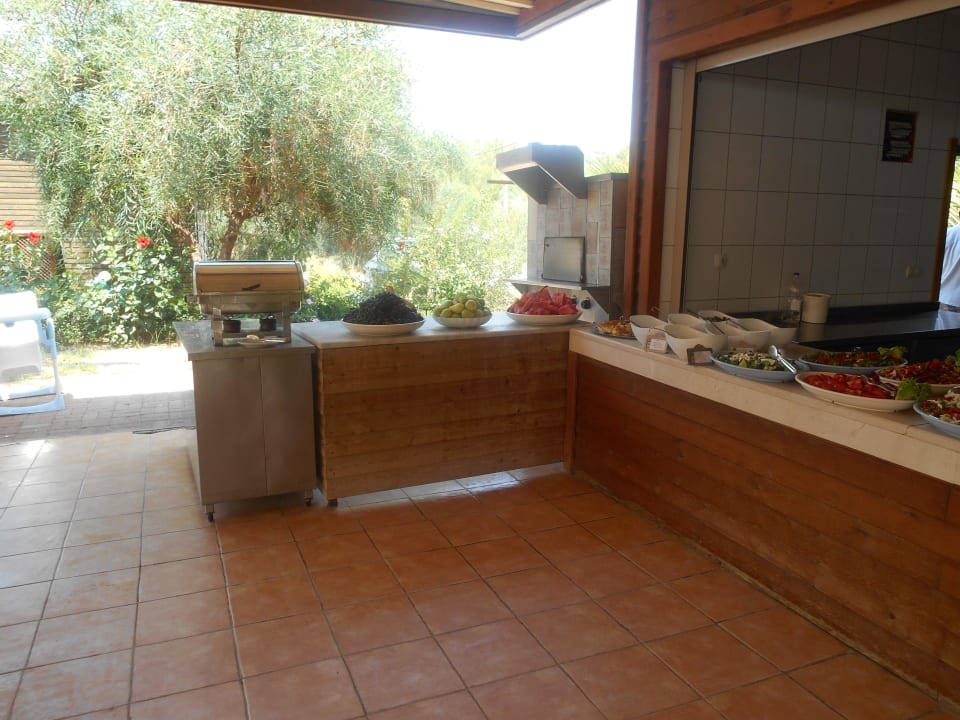 Buffet am Strand Seaden Corolla Hotel