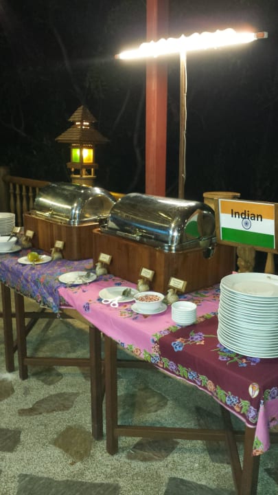 Beim Asiatsichen Buffet Abend Santhiya Koh Phangan Resort & Spa
