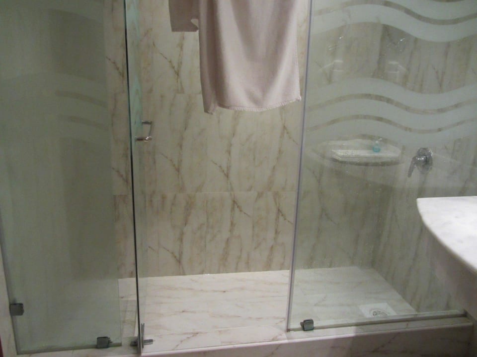 Riesige Dusche top modern Titanic Beach Spa & Aqua Park