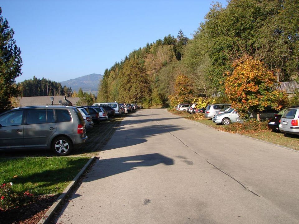 Die Parkplätze außerhalb des Dorfes Feriendorf am Maltschacher See