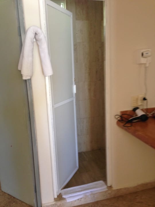 Links WC, rechts Dusche Akumal Bay Beach & Wellness Resort