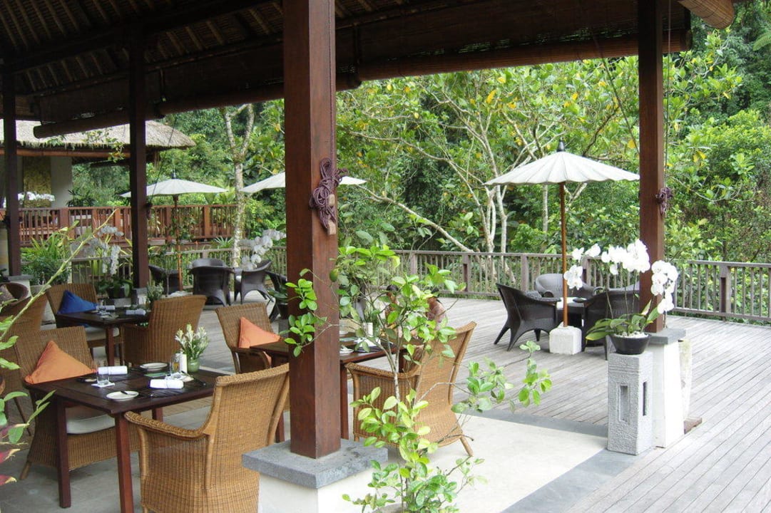 Das Cafe auf halber Höhe in der Hotelanlage Hanging Gardens of Bali