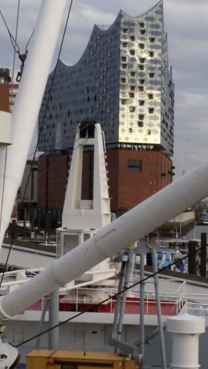 Von der Cap San Diego aus Hotelschiff Cap San Diego