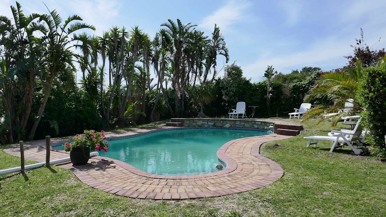 Pool Blue Horizon Bay Guest House