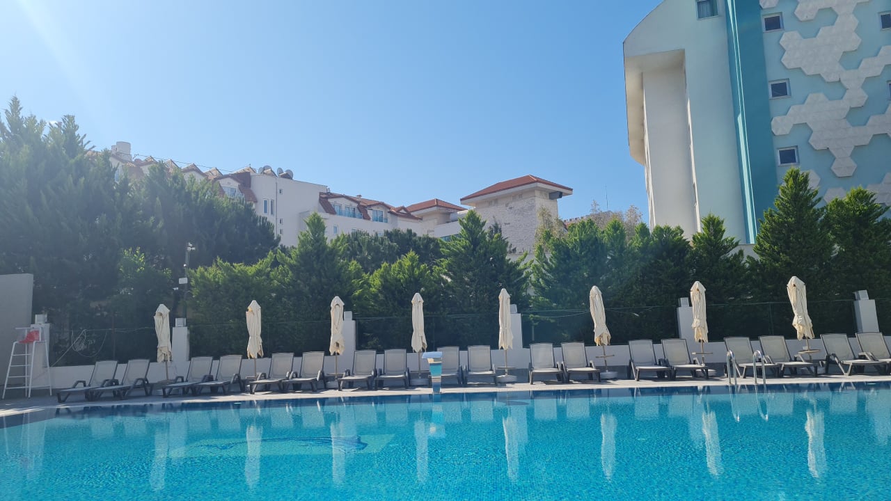 Pool Side Story Resort & Spa