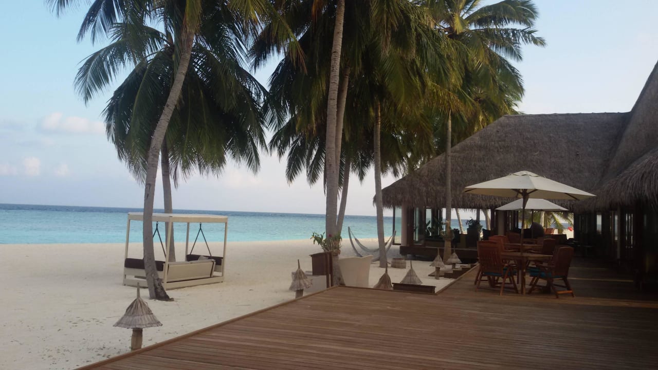 Blich auf die Bar Veligandu Maldives Resort Island