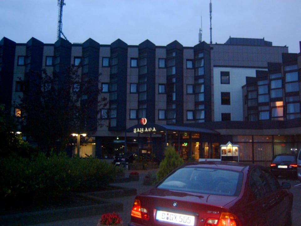 Aussenansicht H+ Hotel Köln Brühl