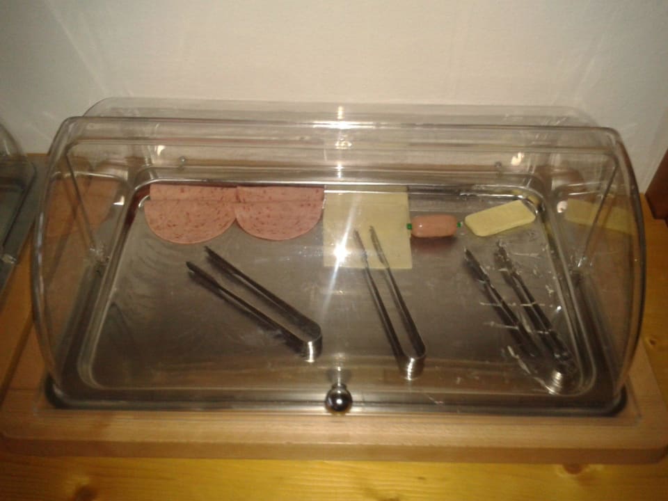 Liebevoll eingedecktes Frühstücksbuffet Gästehaus Stöckl