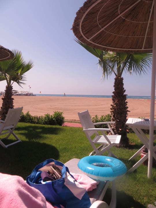 Vor unserem Pavillon  Hotel Delphin Diva