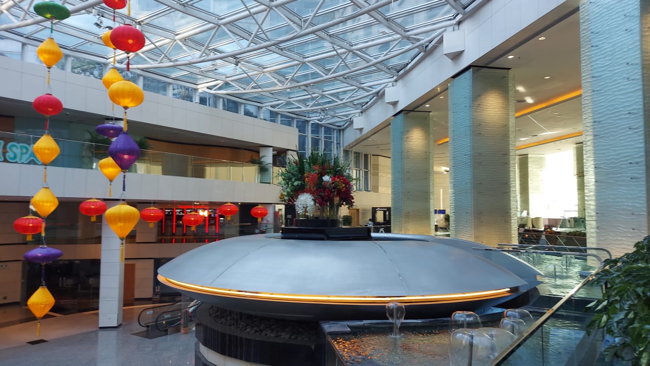 Lobby Regal Airport Hotel