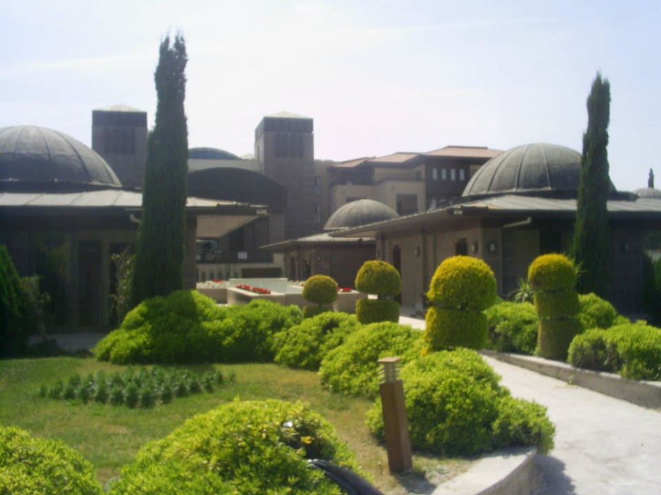 Vue sur l'entrée de l'hôtel Calimera Serra Palace