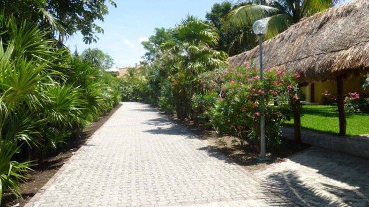 Entlang der Unterkünfte des White Sand Grand Palladium Select White Sand Resort & Spa