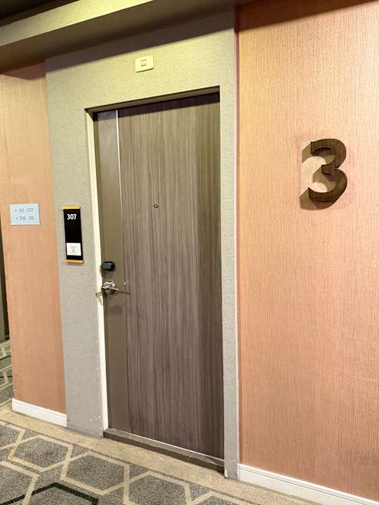 Zimmer Metropolis Suites Bangkok, Tapestry Collection by Hilton