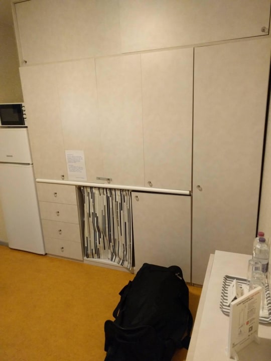 Vorzimmer mit verbauter Küche Hotel & Residence Le Palme