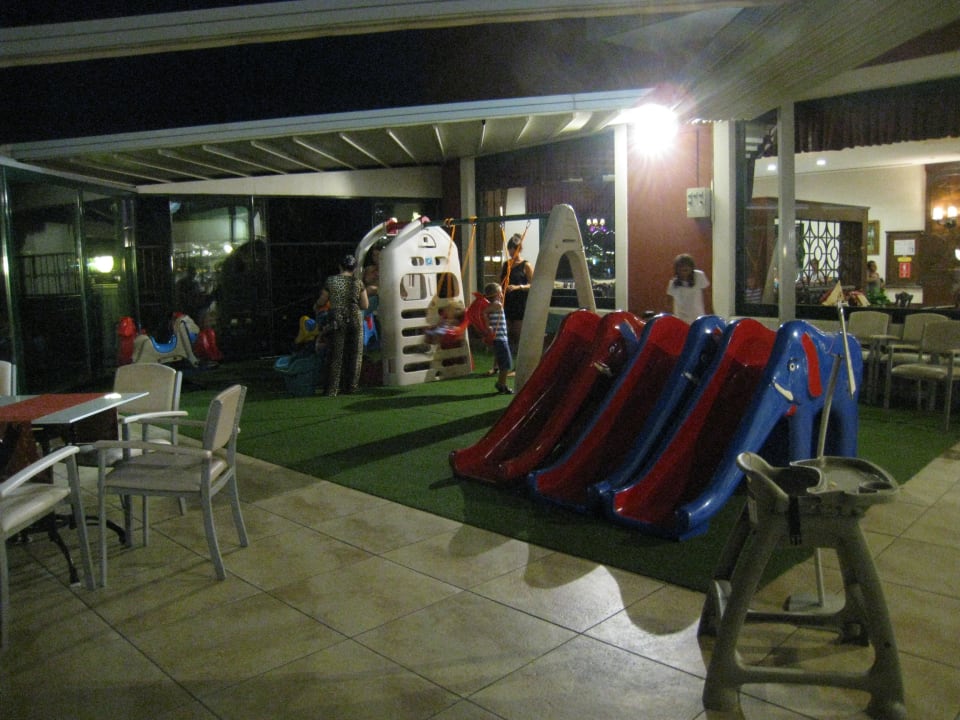 Kinderspielplatz im Hauptrestaurant Hotel Delphin Palace