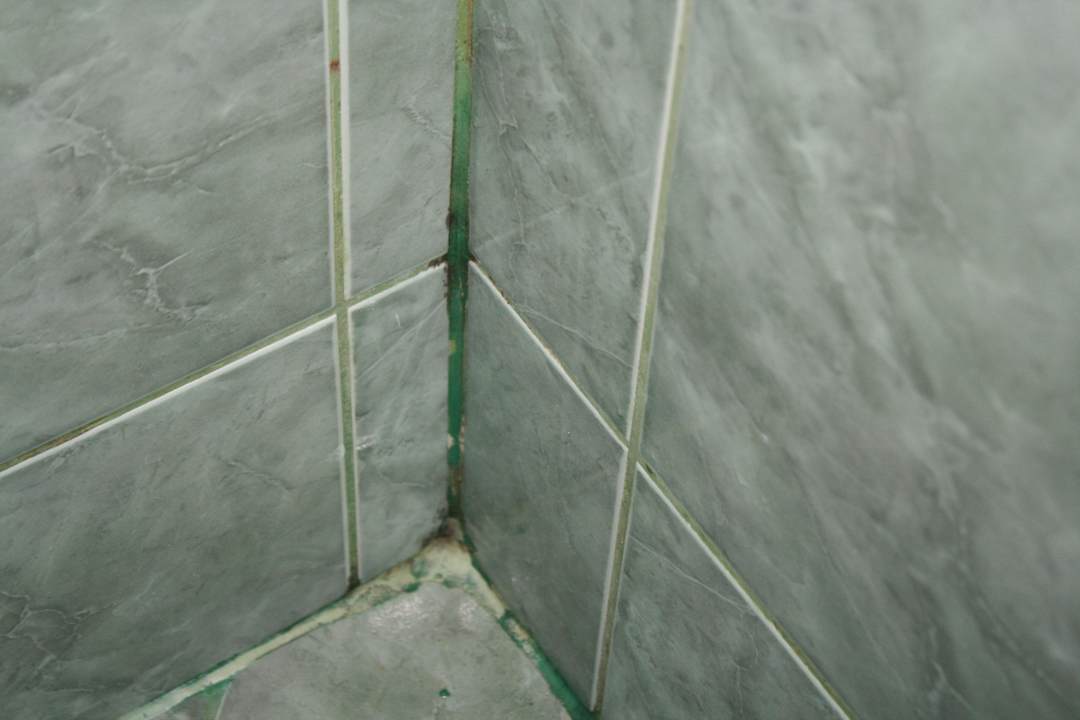 Dusche - Schimmel in allen Ecken Hotel Diamond