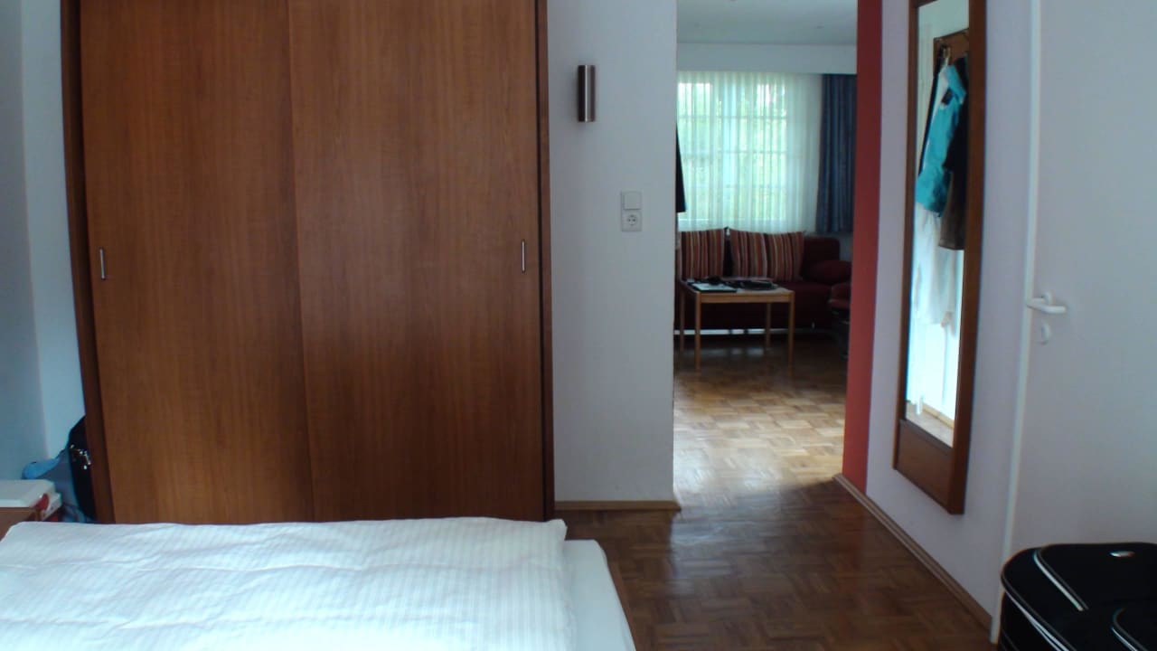 Blick vom Schlaf- in den Wohnbereich Hotel Weisser Hof