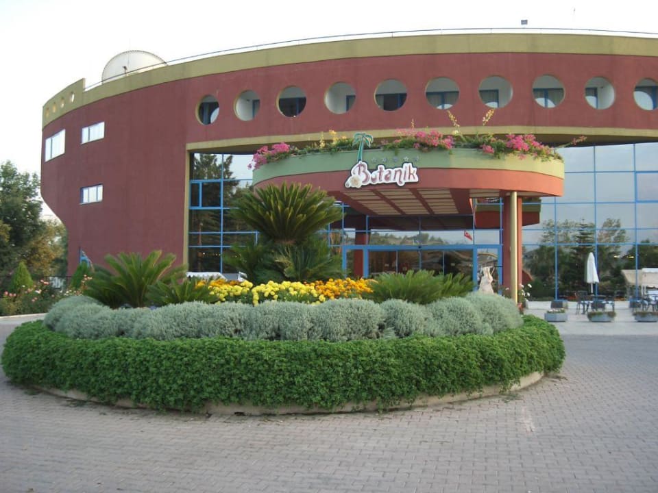 Eingangsgebäude Botanik Hotel & Resort