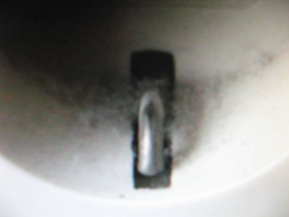 Staub in der Steckdose neben dem Kopfteil Hotel Zum Augarten