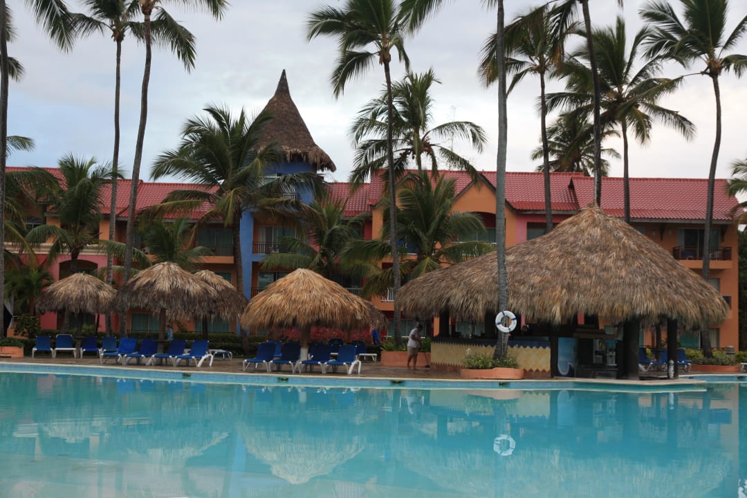 Blick auf Pool und Wohnanlage Punta Cana Princess All Suites Resort & Spa