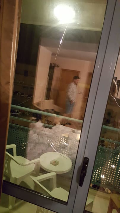 Balkontür kaputt  Hotel Regina