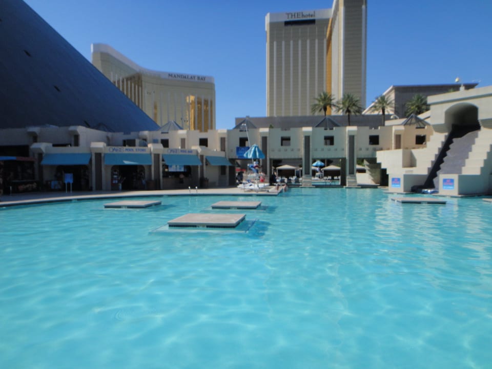Großer Pool Luxor Hotel & Casino