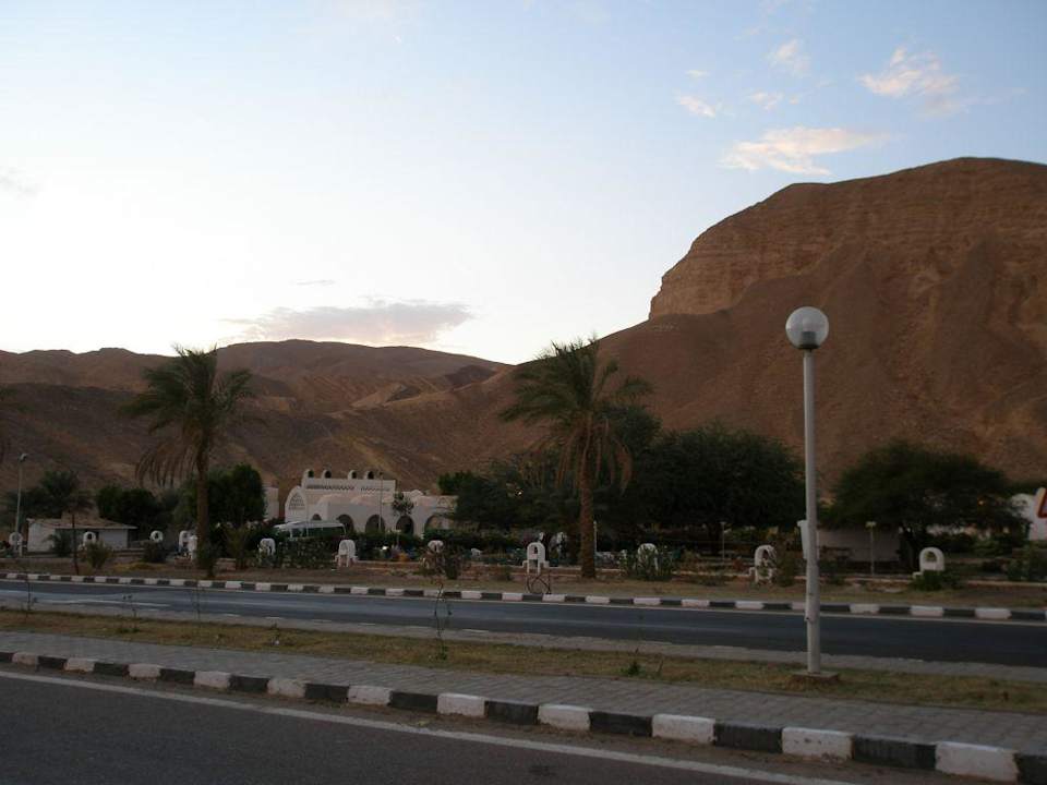 Ulica w tabie 200m od hotelu Steigenberger Hotel & Nelson Village