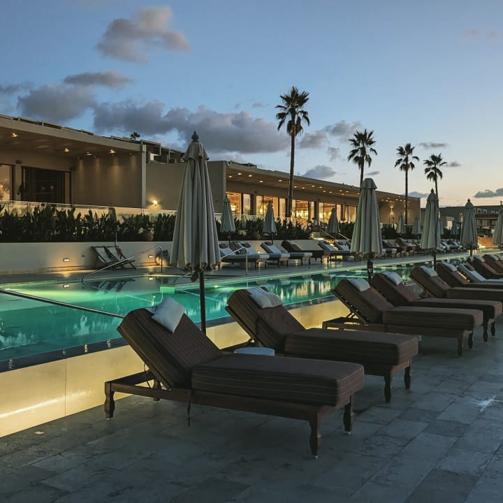 Pool The Royal Senses Resort, Curio Collection by Hilton