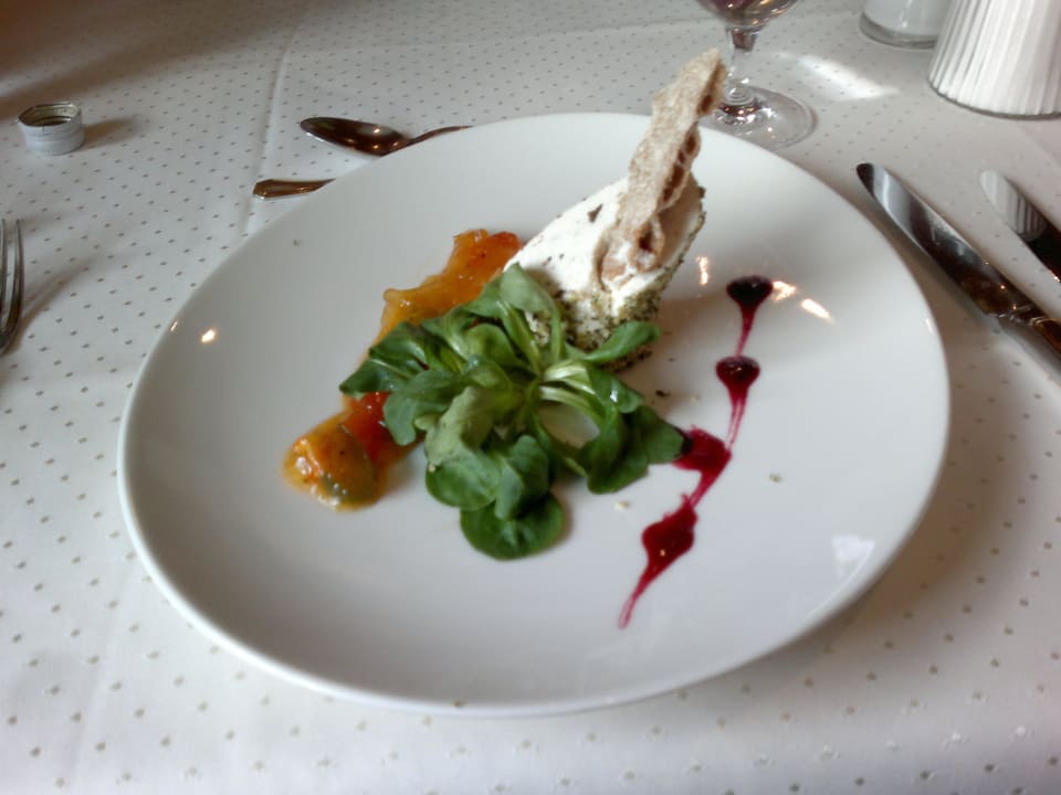 Schafskäeterrine mit Kürbiskernmatel an Paprikamar Platzlhof - Mein Hotel im Zillertal