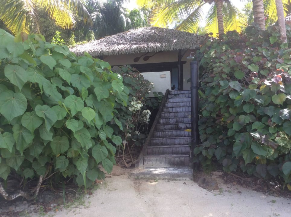 Treppe zum Strand Pacific Resort Aitutaki Nui