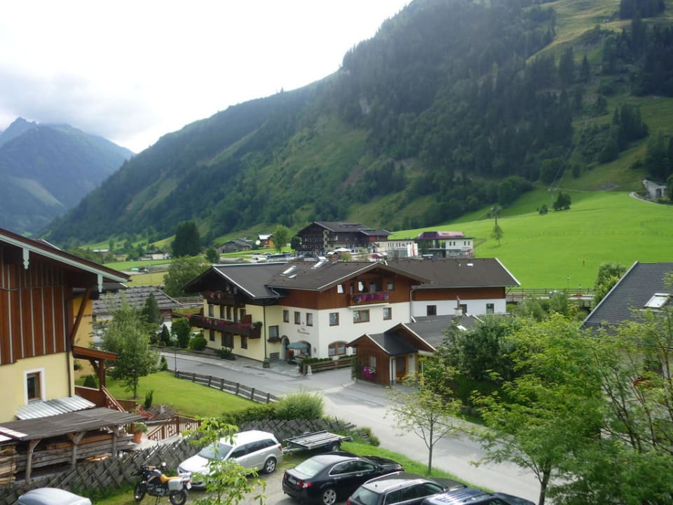 Blick vom Zimmer zur Strassenseite Salzburgerhof Rauris