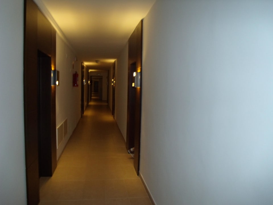 Der Gang in Ebene 4 Las Gaviotas Suites Hotel