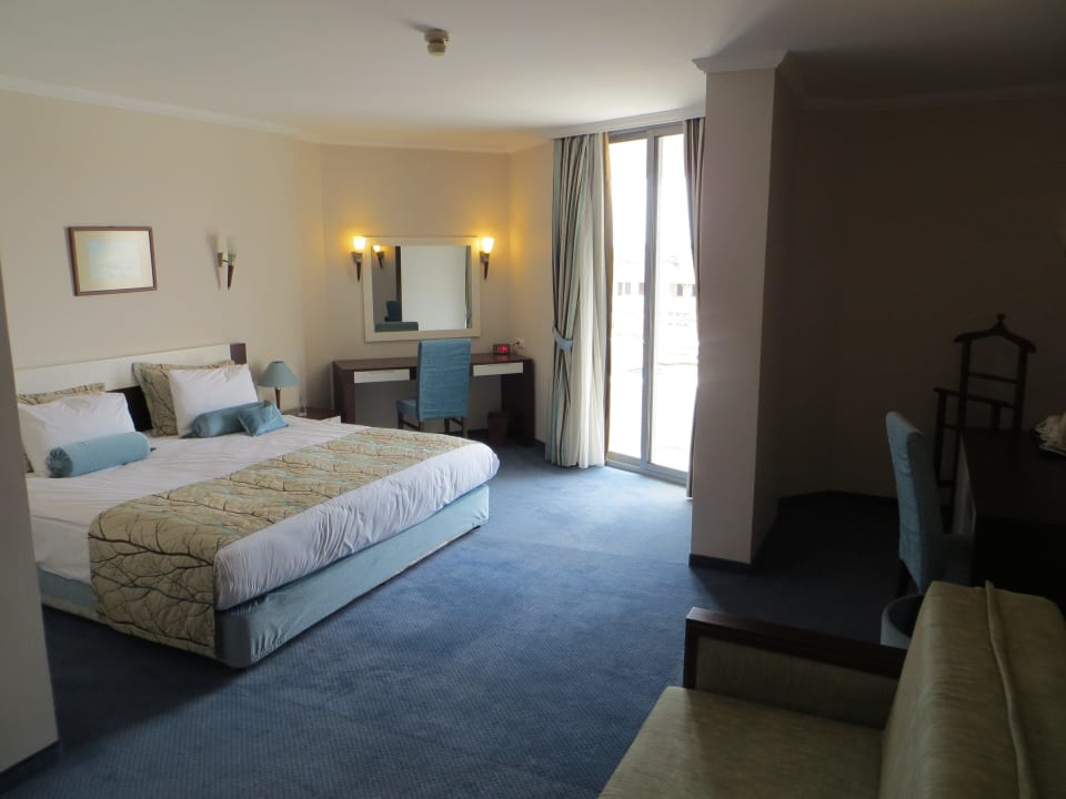Einfache Suite; Schlafbereich Best Western Plus Hotel Khan