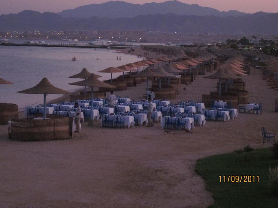 Vorbereitung für Strandbuffet Shams Prestige Abu Soma-Adults Only