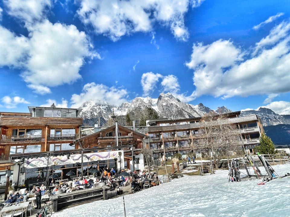 Außenansicht Holzhotel Forsthofalm