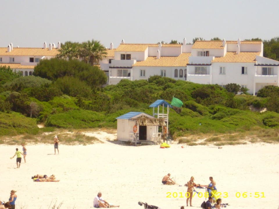 Blick über den Strand auf das Hotel Grupotel Aldea Cala'n Bosch
