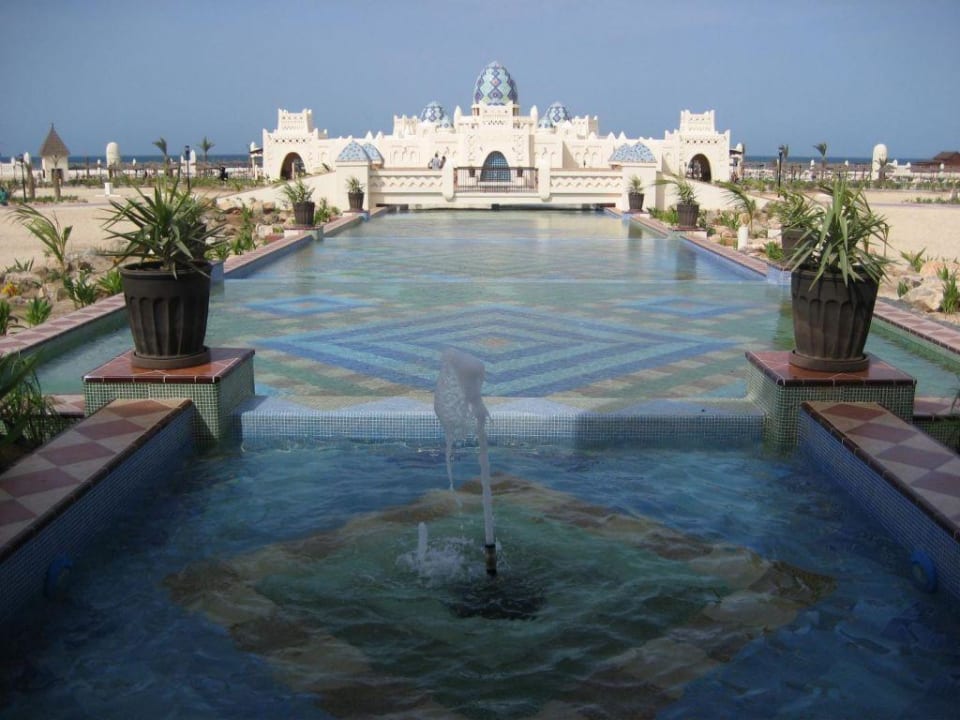 Blick vom Haupthaus auf das Poolrestaurant Hotel Riu Karamboa